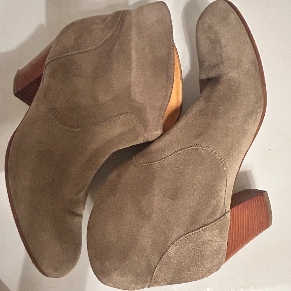 Vero Cuoio Saks 5th Ave Women's Suede Ankle Boots-Olive Green Tan Color Size 7.5